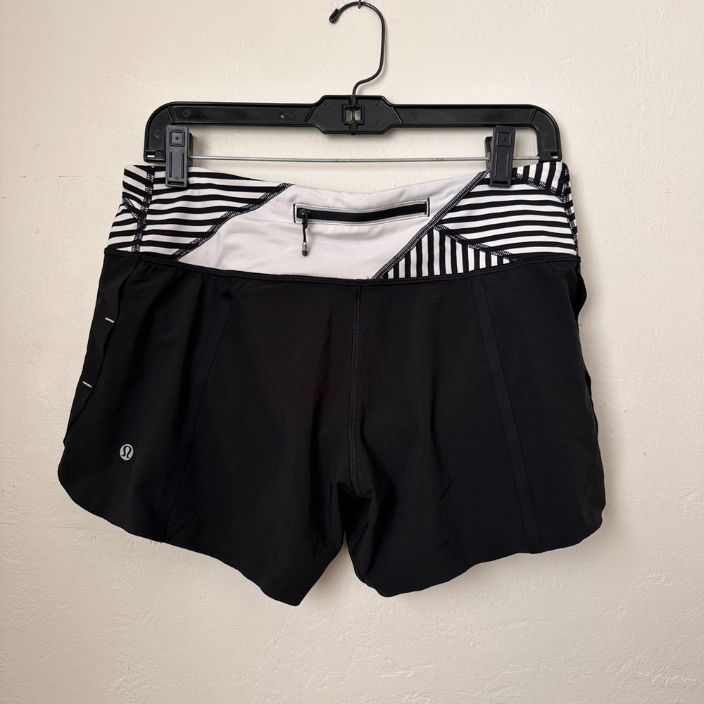 LULULEMON Groovy Run Short Blk/Wht 6 - Picture 2 of 5